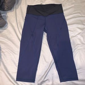Lulu Cropped Legging